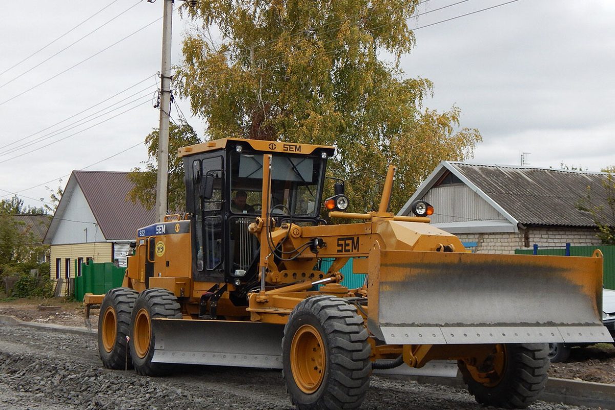 Грейдер SEM 922AWD