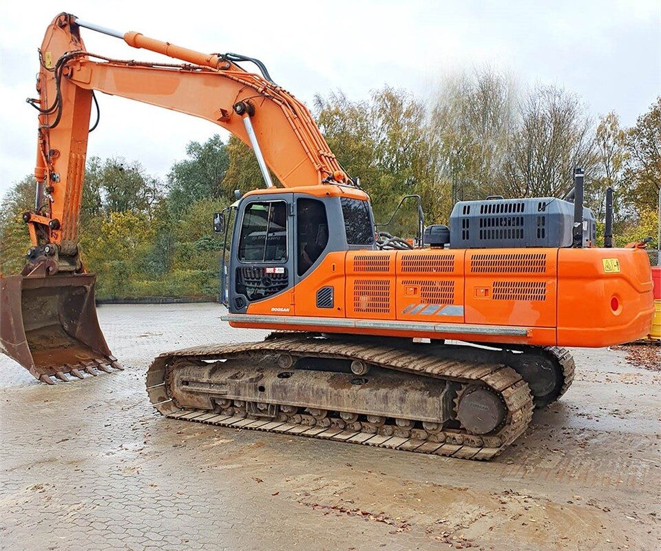 Гусеничний екскаватор Doosan DX420LC