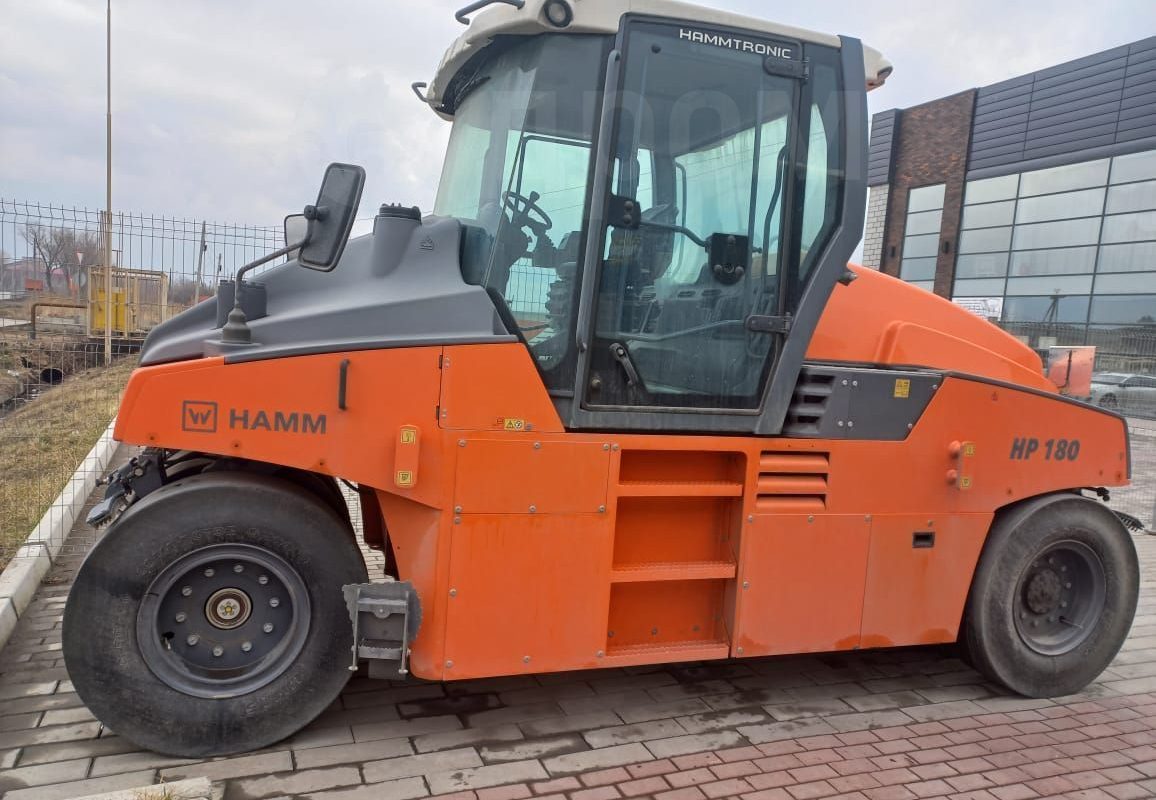 Каток Пневмоколісний HAMM НР180
