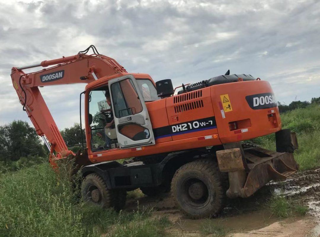 Колісний екскаватор Doosan S210W