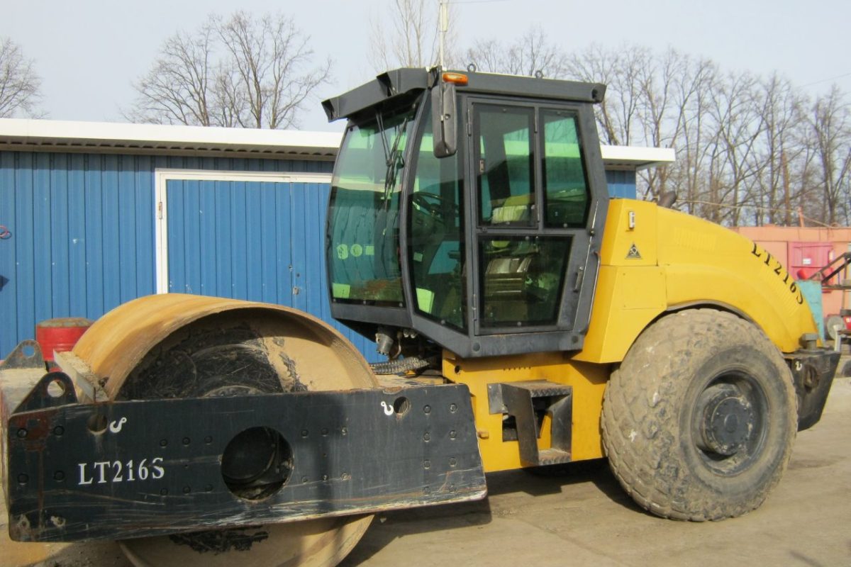 Каток Грунтовий LUTONG LT216