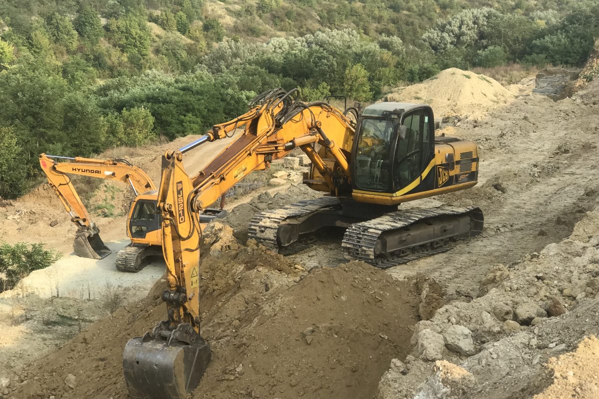 Гусеничний екскаватор JCB JS 210