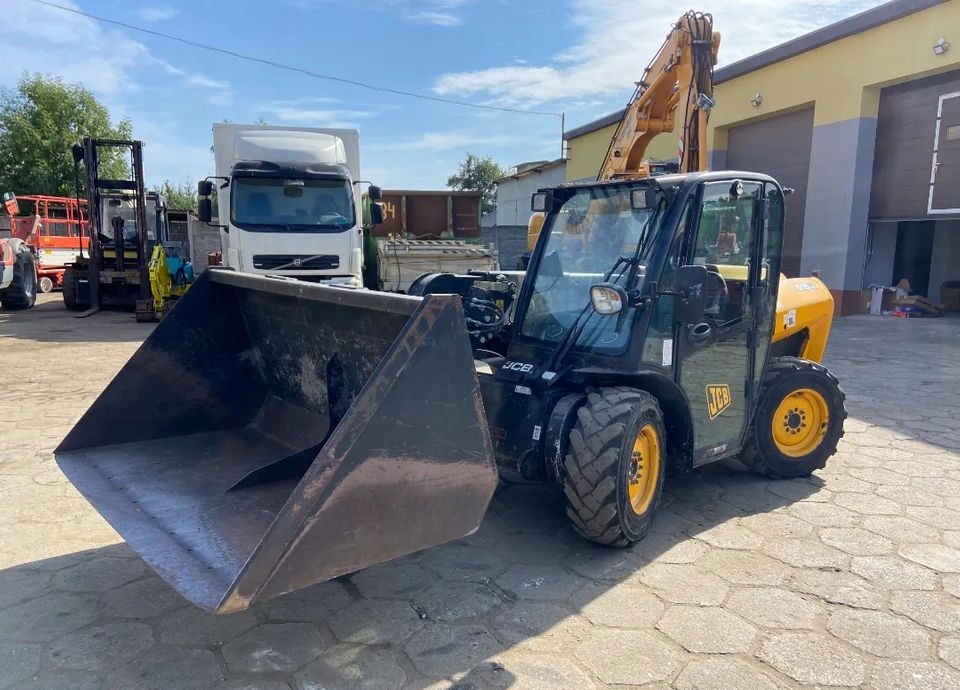 Телескопічний навантажувач JCB  515-40
