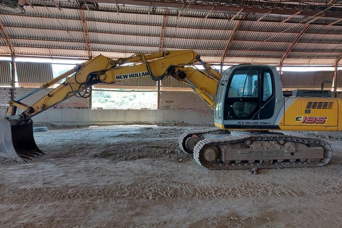Гусеничний екскаватор New Holland E195B