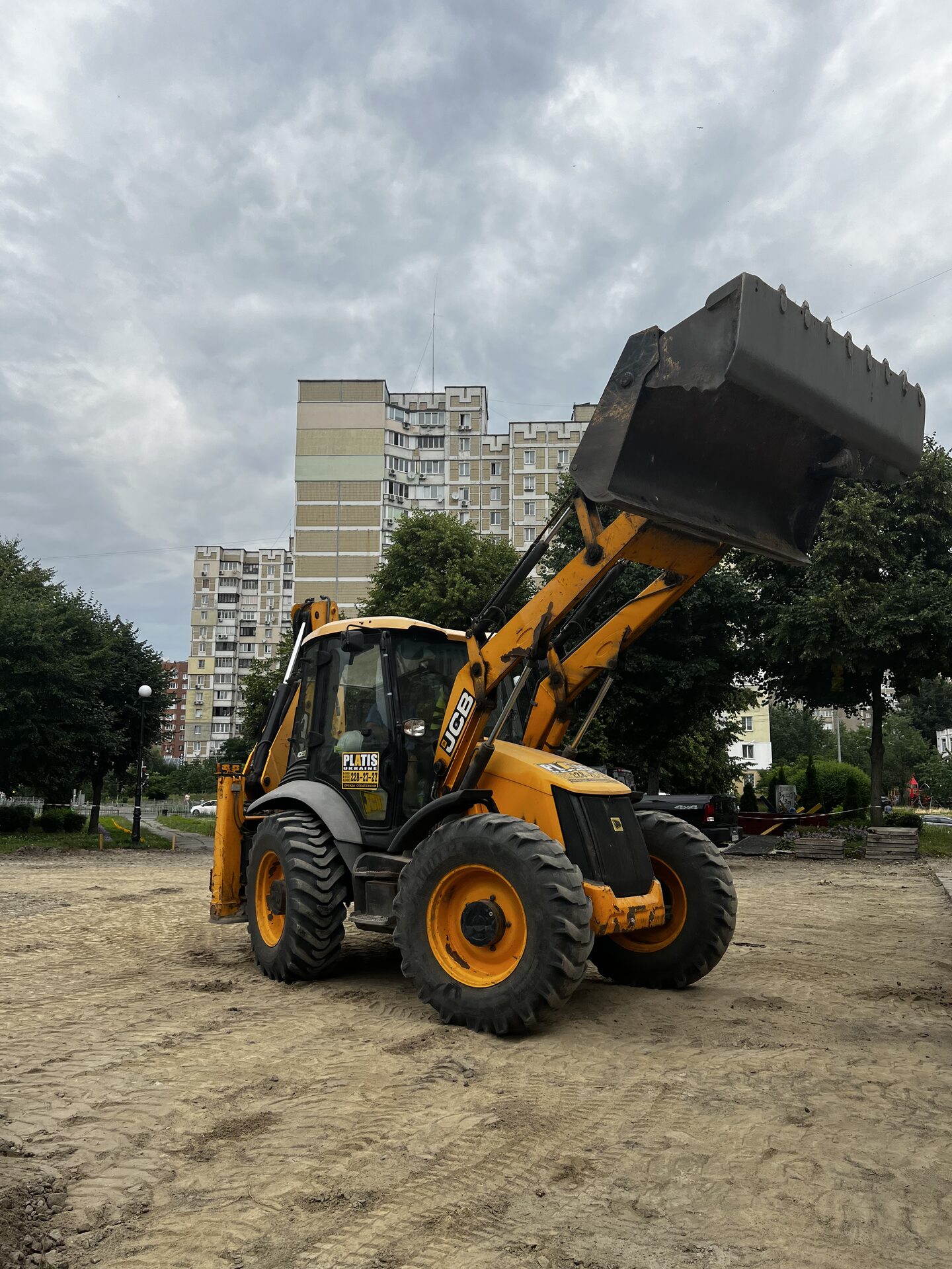 Реконструкція скверу в Дарницькому районі м. Києва
