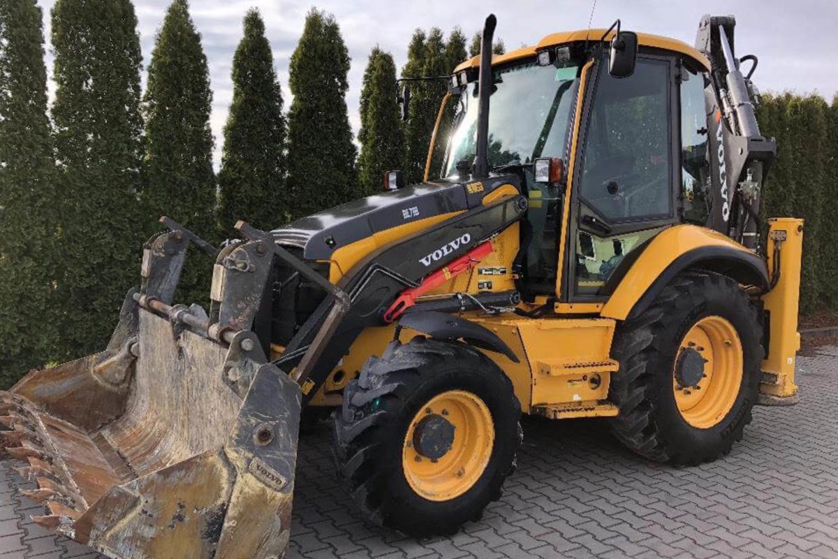 Екскаватор-навантажувач Volvo BL71B